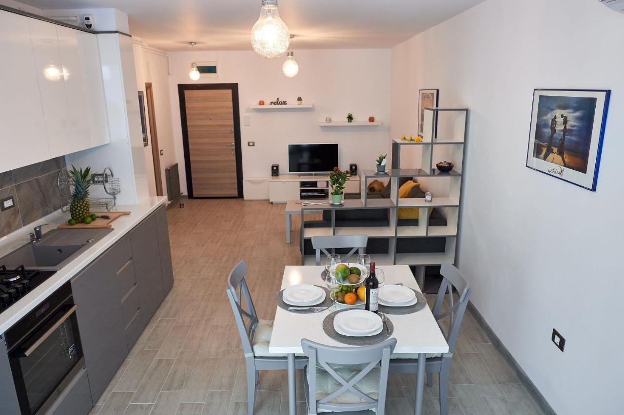 Submarine Apartment Spa N Pool Beach Resort Năvodari المظهر الخارجي الصورة
