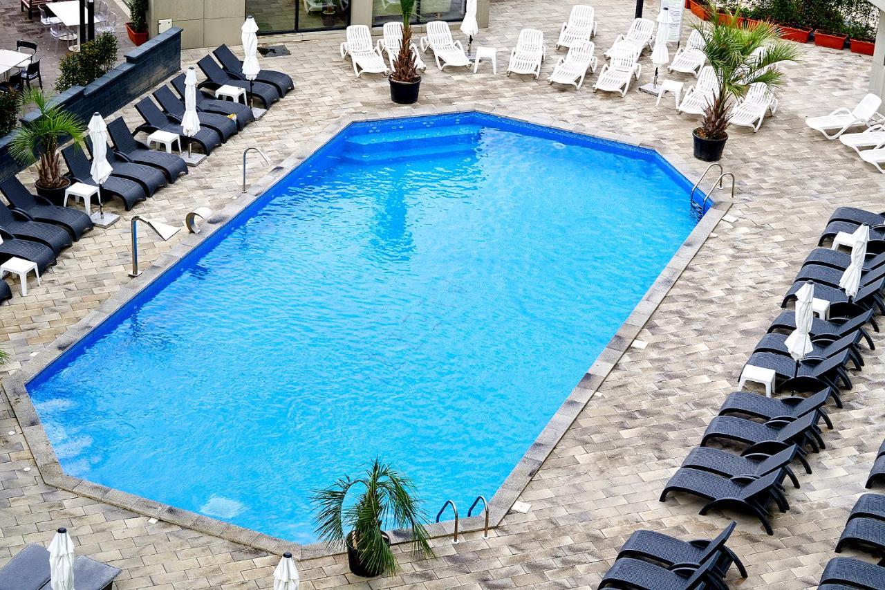 Submarine Apartment Spa N Pool Beach Resort Năvodari المظهر الخارجي الصورة